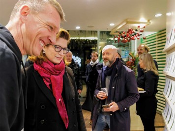 Axel Bellinghausen und Dr. Charlotte Beissel bei der Eröffnung des Pop-up-Stores in den Schadow Arkaden
