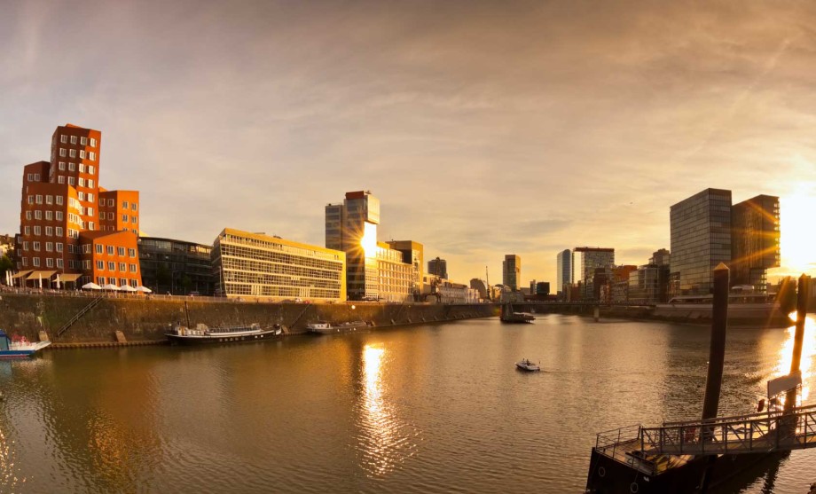 duesseldorf-hafen-buehne_volle_breite.jpg