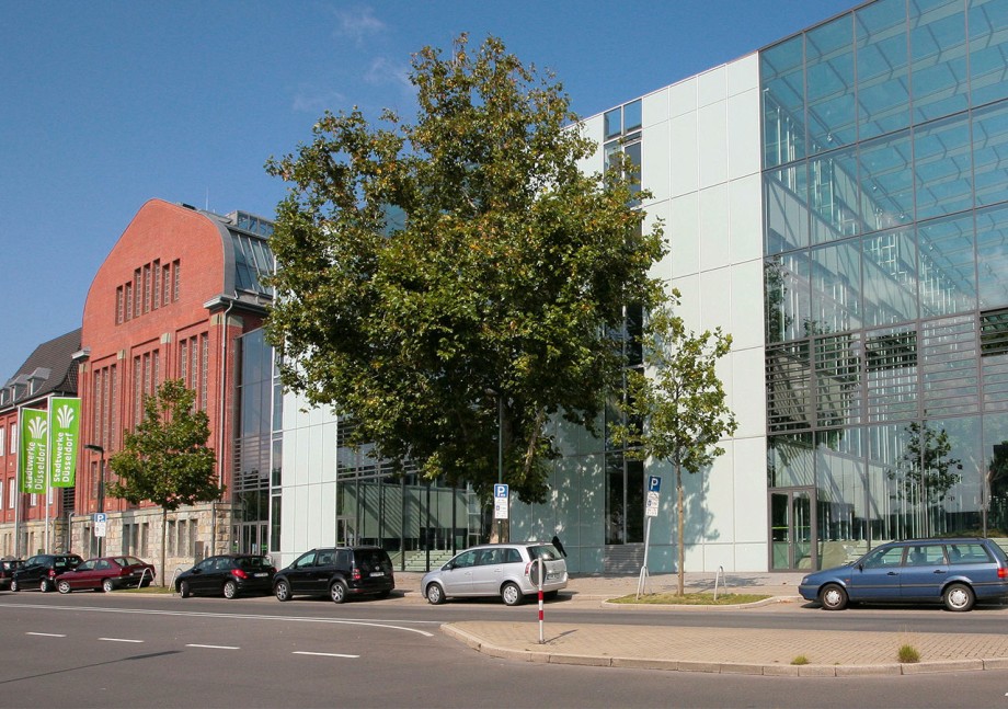 Das Gebäude der Verwaltung der Stadtwerke Düsseldorf auf dem Höherweg 100