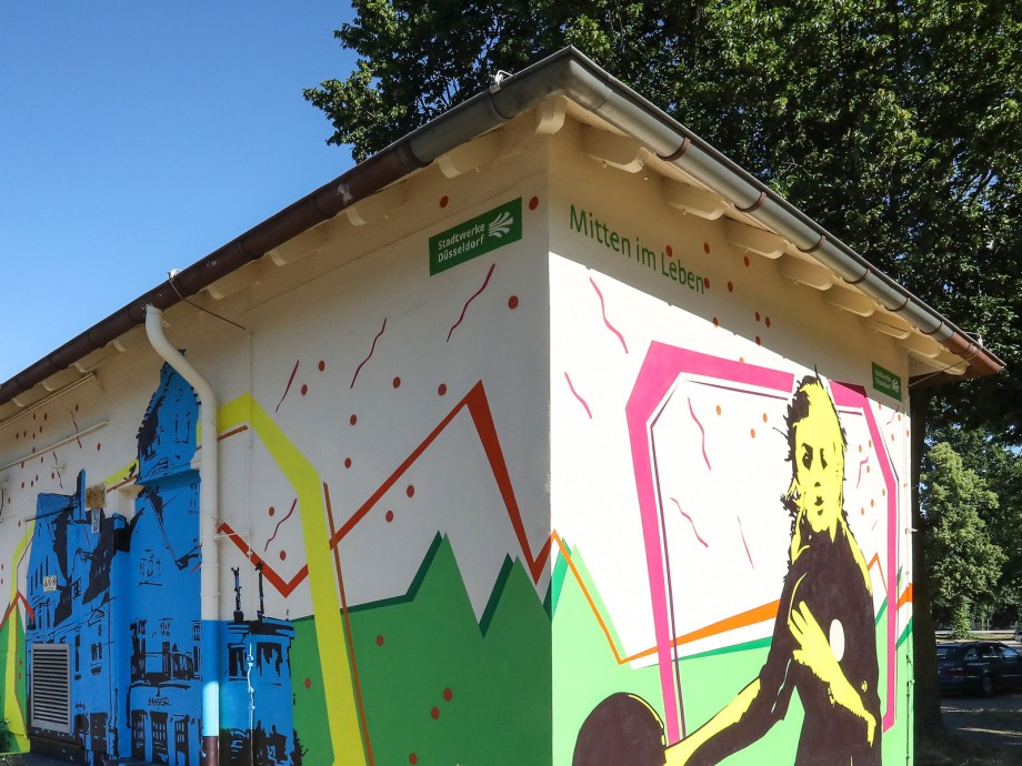 Das Grafitti-Häuschen der Stadtwerke Düsseldorf am Staufenplatz von den Künstlern MajoBrothers