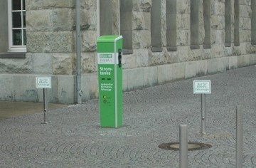 Eine E-Ladestation für Elektrofahrzeuge am Höherweg 100 in Düsseldorf
