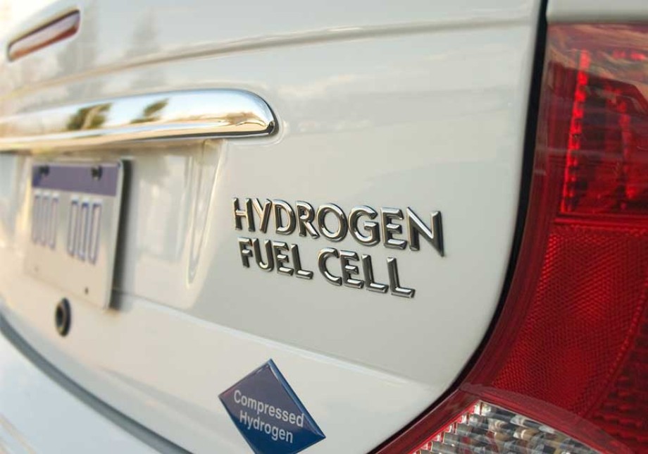 Die Heckansicht eines Wasserstoffautos