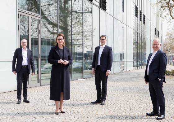 Von links nach rechts: Hans-Günther Meier, Dr. Charlotte Beissel, Julien Mounier und Manfred Abrahams.