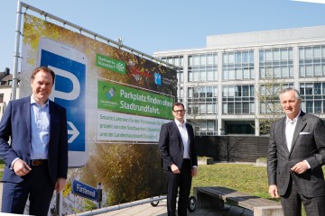 (von links): Oberbürgermeister Dr. Stephan Keller, Stadtwerke-Chef Julien Mounier und Vodafone-CEO Dr. Hannes Ametsreiter.