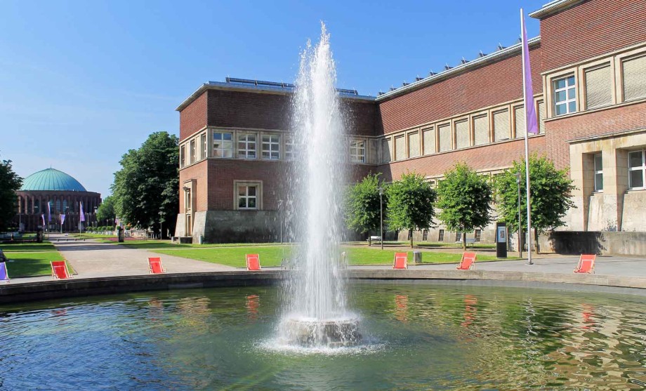 Ehrenhof in Düsseldorf mit Brunnen