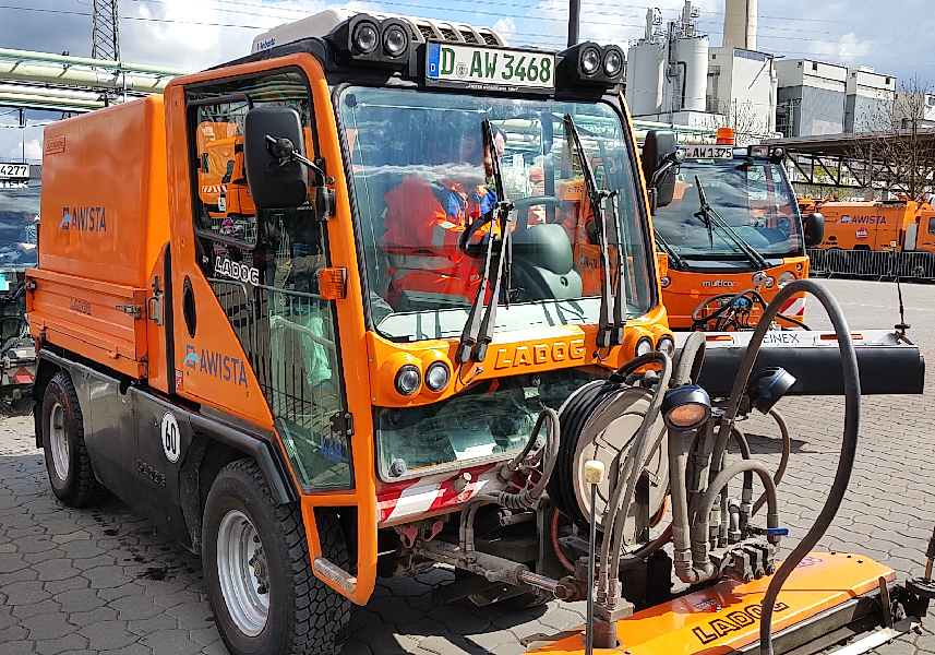 tag-der-offenen-tuer-kehrmaschine-fahren.jpg