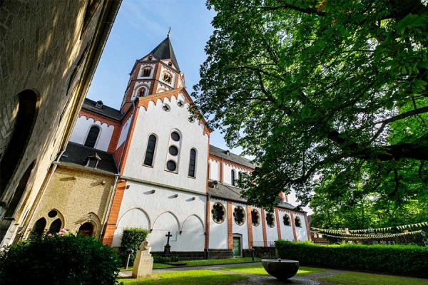 Basilika St,. Margareta von Norden mit Brunnengarten