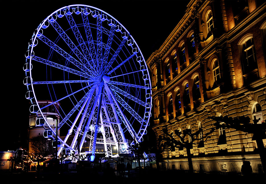 Das Wheel of Vision der Düsseldorfer Firma Bruch am Burgplatz.
