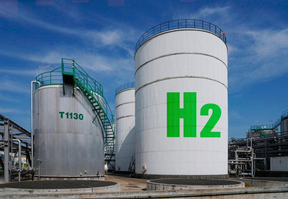 Ein Wasserstofftank auf einem Industriegelände © Yaorusheng / Moment via Getty Images