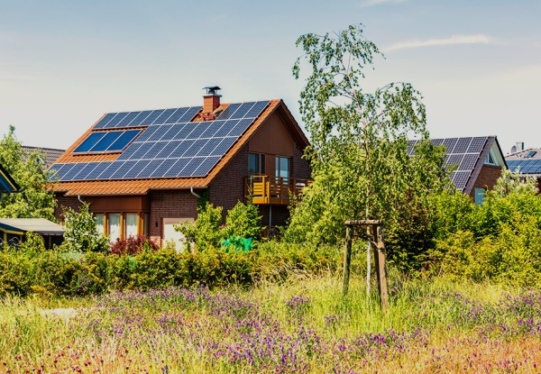 Mit Solaranlagen können Hausbesitzer im kleinen Rahmen selbst Strom herstellen.