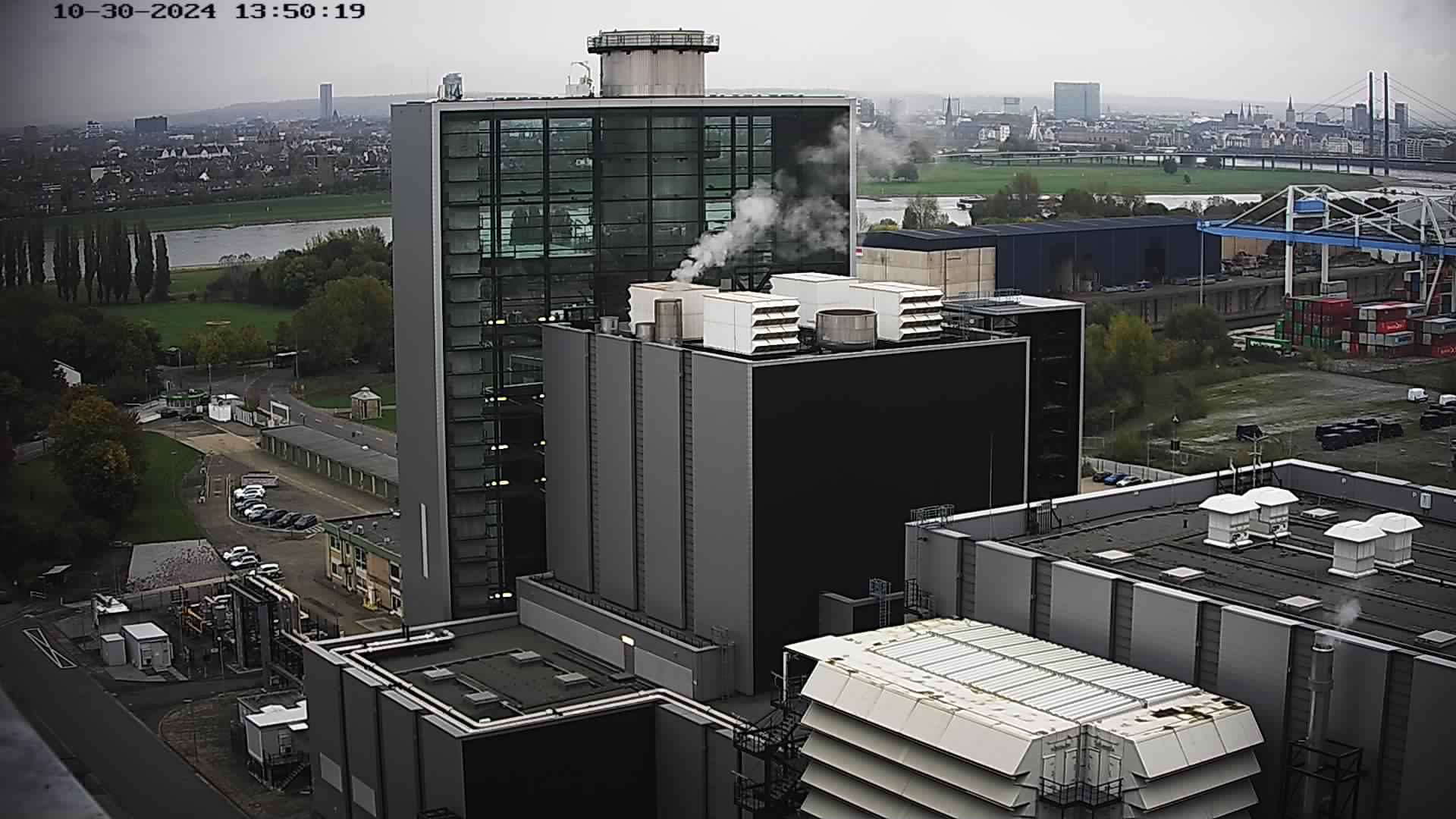 Blick auf den "Block Foruna" Richtung Rheinkniebrücke